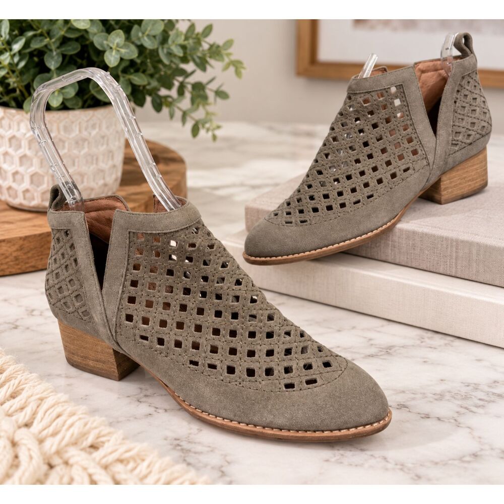 Jeffrey Campbell Taggart Perforated Suede Western Ankle Boots Taupe Size 7 Boho